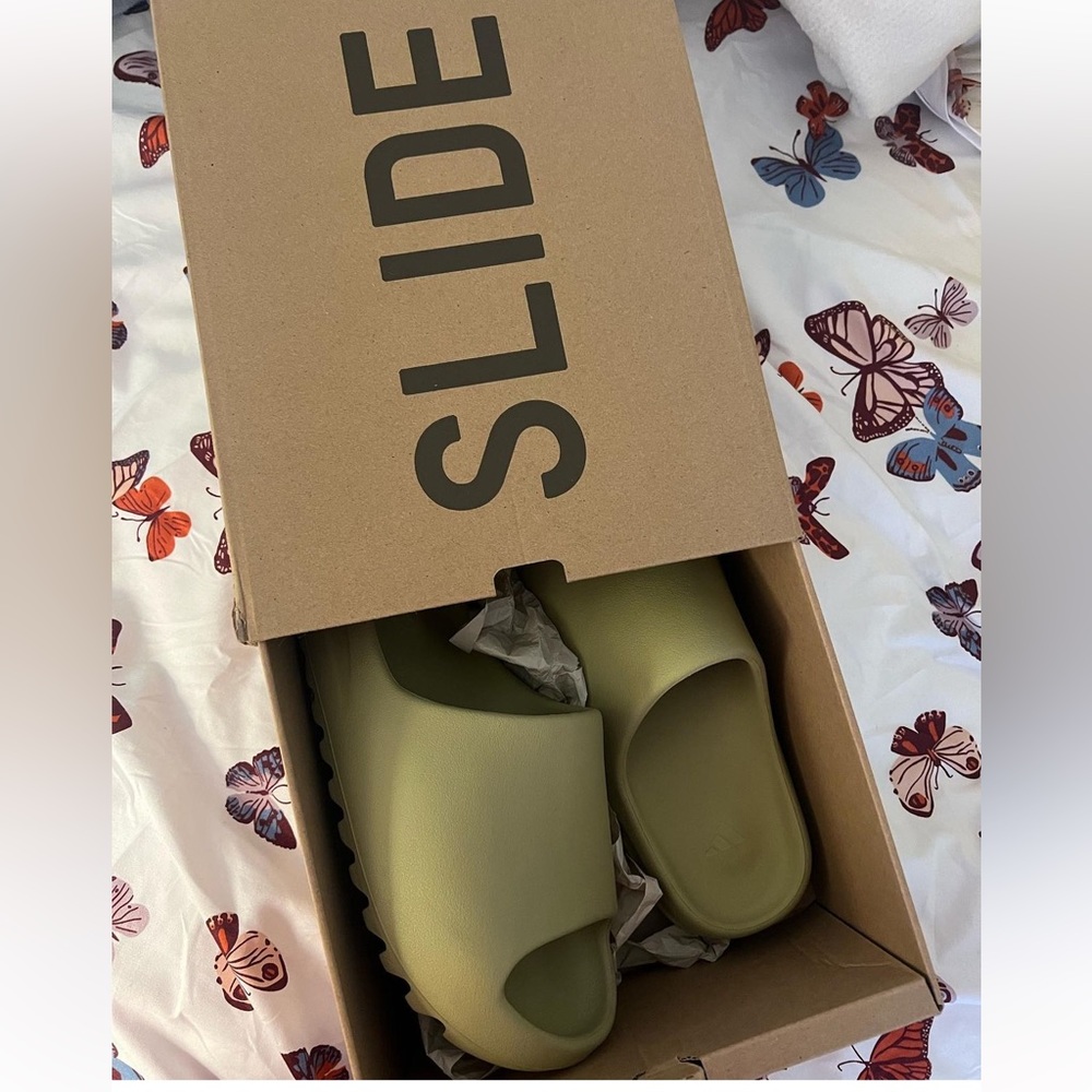 yeezy slides